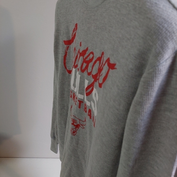 NBA Chicago Bulls Gray Shirt L Thermal Waffle Knit Basketball Net Dri NBA Logo - Picture 4 of 8